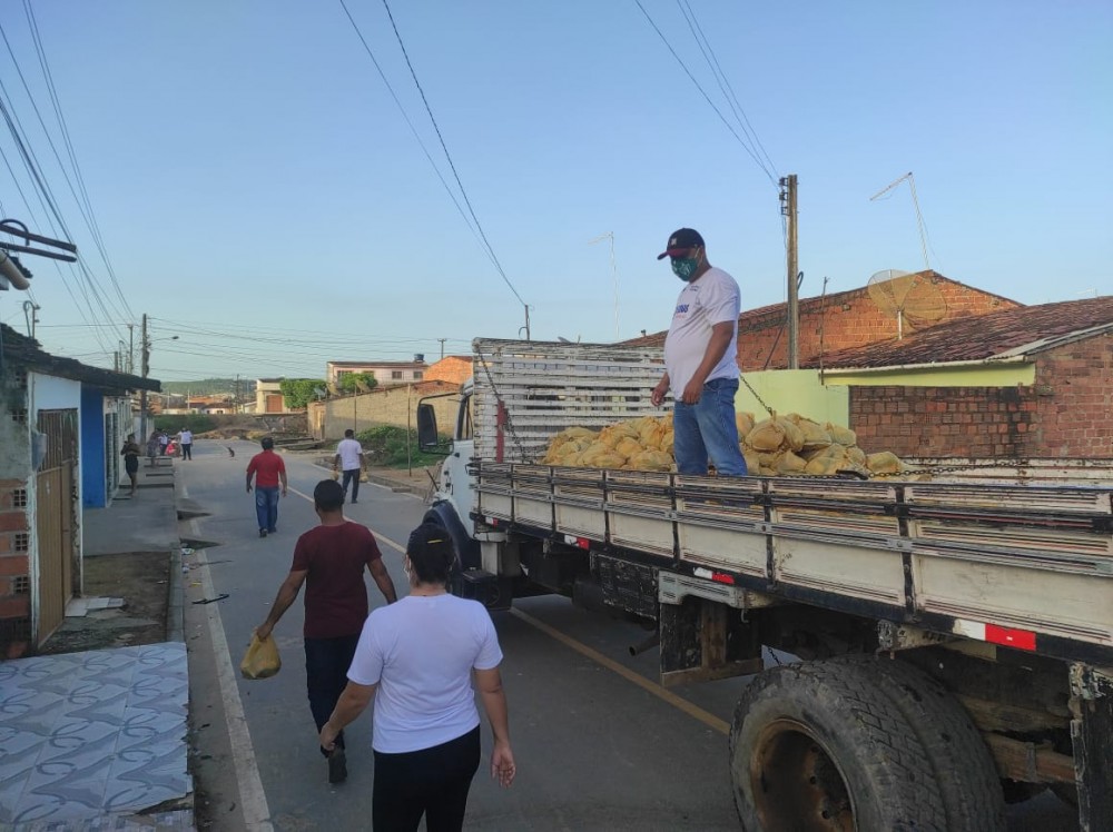 Em Murici  Prefeitura assegura tradição da Semana Santa distribuindo 12 toneladas de peixes para famílias carentes