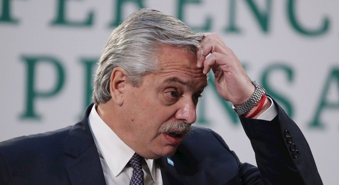 Presidente argentino anuncia teste positivo para Covid-19 após ter sido vacinado pela segunda vez