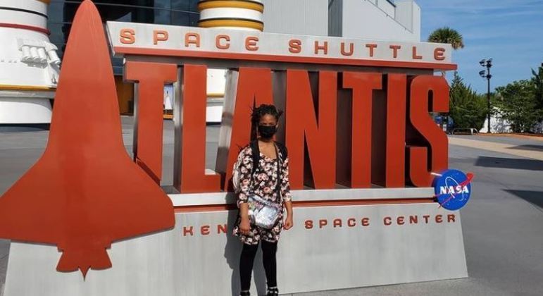 Menina de 12 anos começa faculdade com planos para trabalhar na NASA