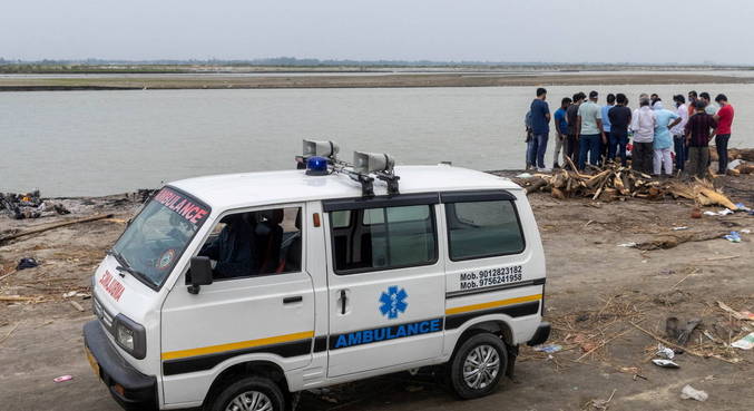 Índia coloca rede no rio Ganges para resgatar mortos por Covid-19