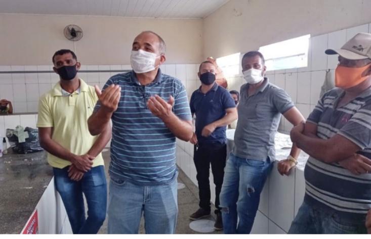 Prefeito Jarbas reúne feirantes visando padronizar uma das mais badaladas feiras do Sertão de AL