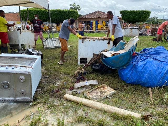 Prefeitura do Pilar mobiliza pescadores e ação tira mais de 4 toneladas de lixo da lagoa Manguaba