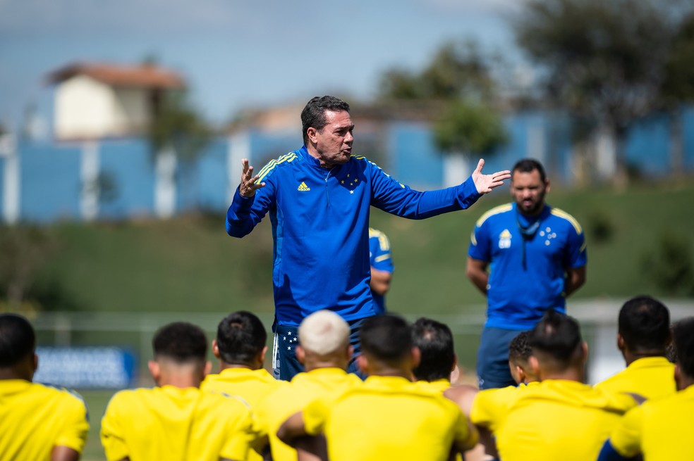 Na estreia de Luxemburgo, Cruzeiro tenta evitar proximidade de um turno inteiro no Z-4 da Série B
