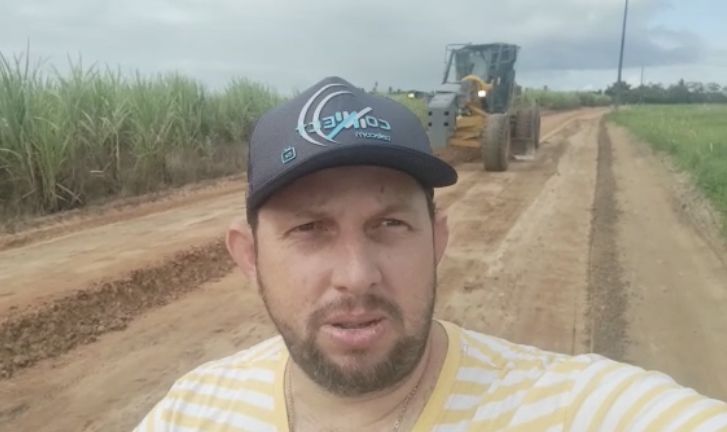 Vereador banca recuperação de estradas no vizinho município, mas de olho na eleição pela Prefeitura