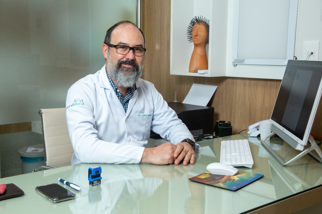 No mês de conscientização do aneurisma cerebral, neurocirurgião alerta sobre atendimento precoce