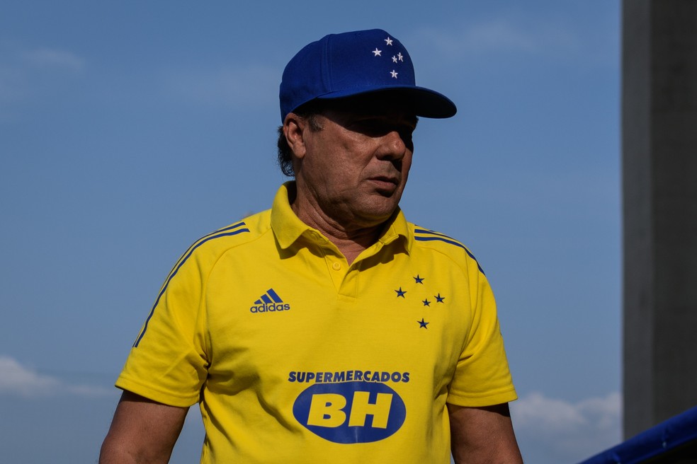 Após derrota, Luxemburgo vê Cruzeiro com chances remotas de acesso e fala em sequência: "Encontrar motivação"