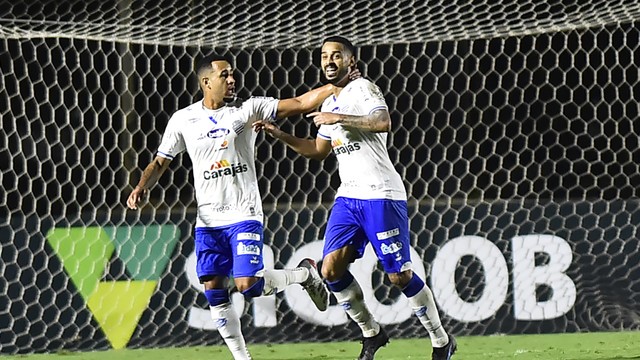 CSA derrota Vasco de virada e esquenta briga pelo acesso na Série B