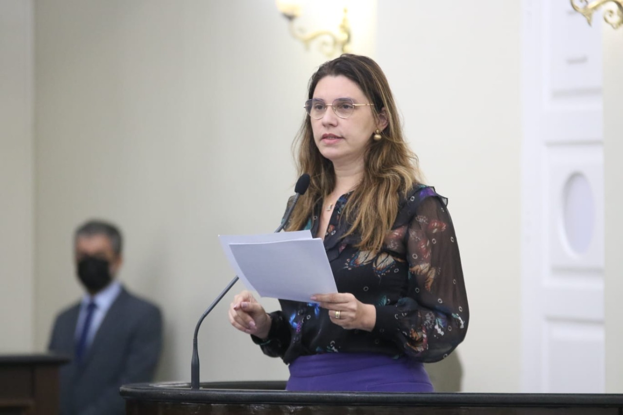 Deputada solicita convocação da BRK, Casal e Arsal para explicarem falta d'água em Maceió
