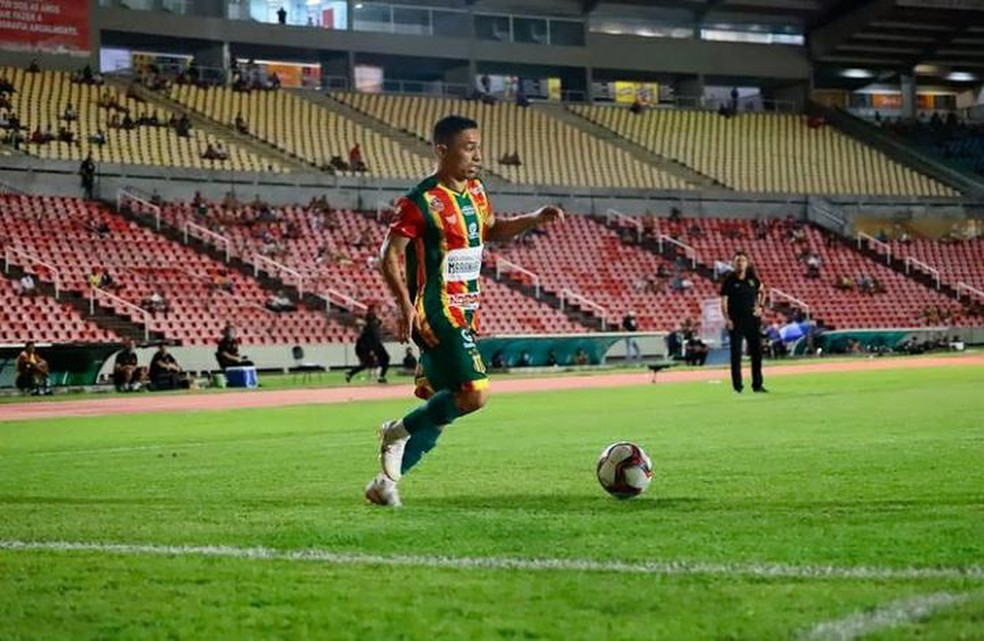 Sem Pimentinha e Maurício, Sampaio já se encontra em SC para enfrentar o Avaí