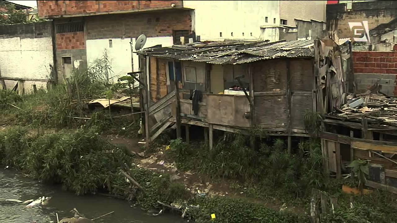 "No Brasil 12 milhões de pessoas vivem na linha de extrema pobreza, ganhando menos que 155 reais por mês" diz IBGE