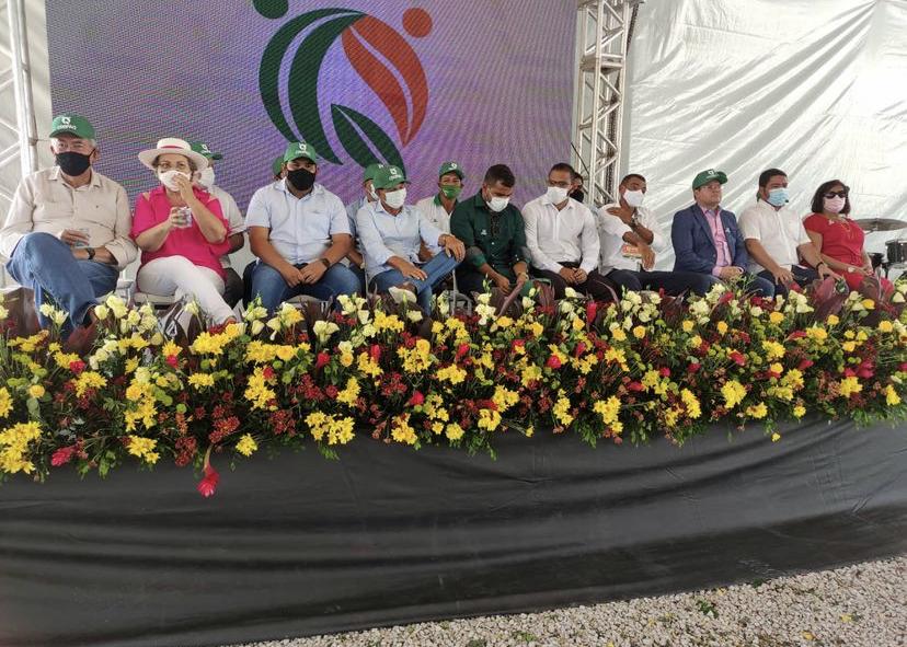 Em Matriz prefeito prestigia inauguração de indústria alimentícia garantindo incentivo fiscal para cooperativados