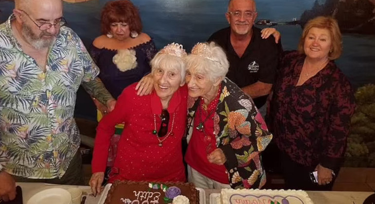 Gêmeas idênticas comemoram aniversário de 100 anos e contam trajetória de vida impressionante