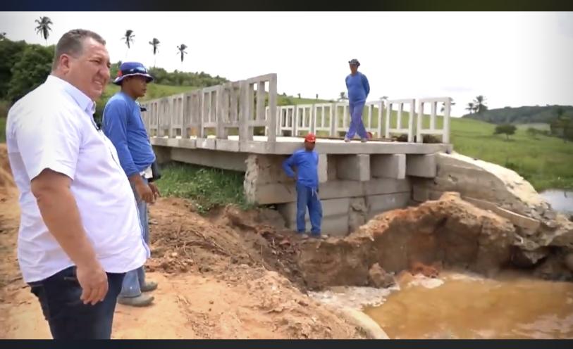 Em Porto de Pedra programa “Sextou”  vira atração nas redes sociais com prefeito mostrando obras