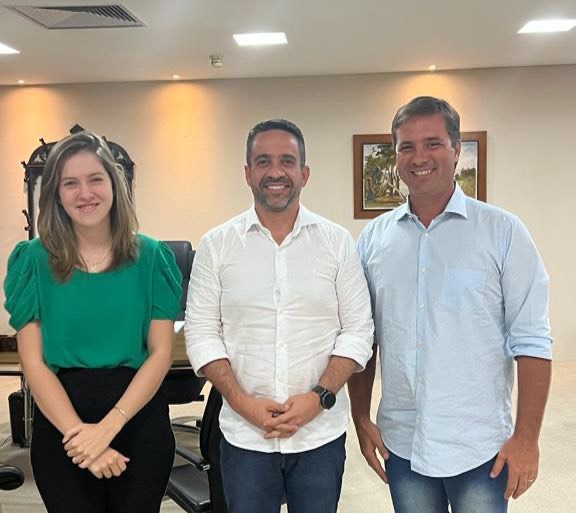 Cibele Moura e Adelminho Calheiros se reúnem com governador em prol de Capela/AL