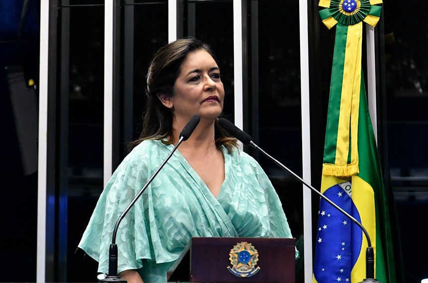 Eudócia Caldas mãe de JHC toma posse como senadora por Alagoas