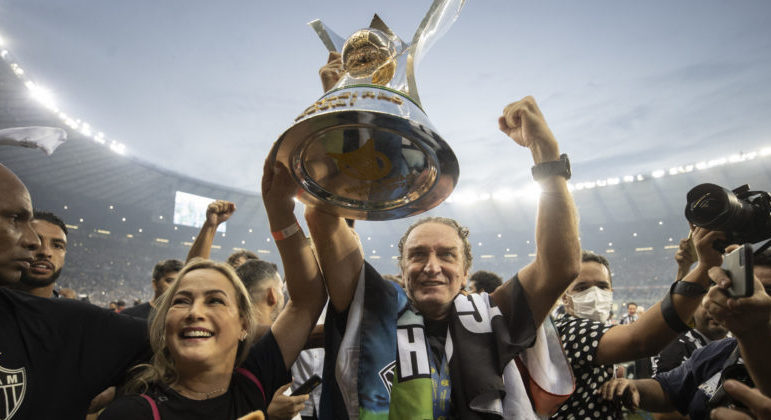 Dinheiro, elenco e chance de assumir a Seleção. Ingredientes que garantiram a volta de Cuca ao Atlético