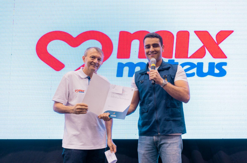 Prefeito JHC prestigia inauguração de mega rede de supermercados em Maceió
