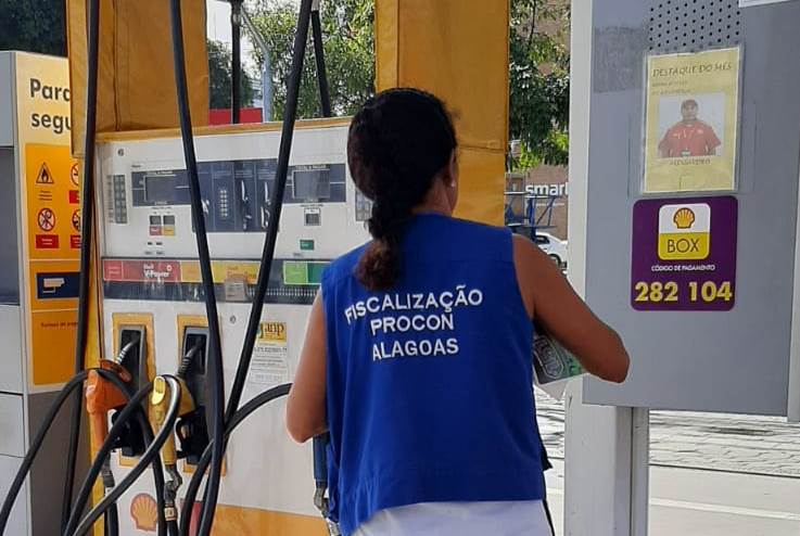 Procon/AL entra em ação fiscalizando postos de combustíveis quanto a redução de 17% do ICMS