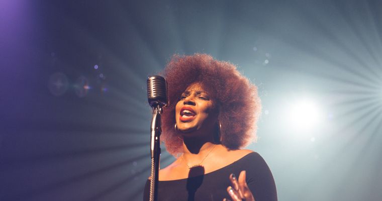 Amelia Barbar serenades audiences with 'Peaches' performance at 2022 Grammys