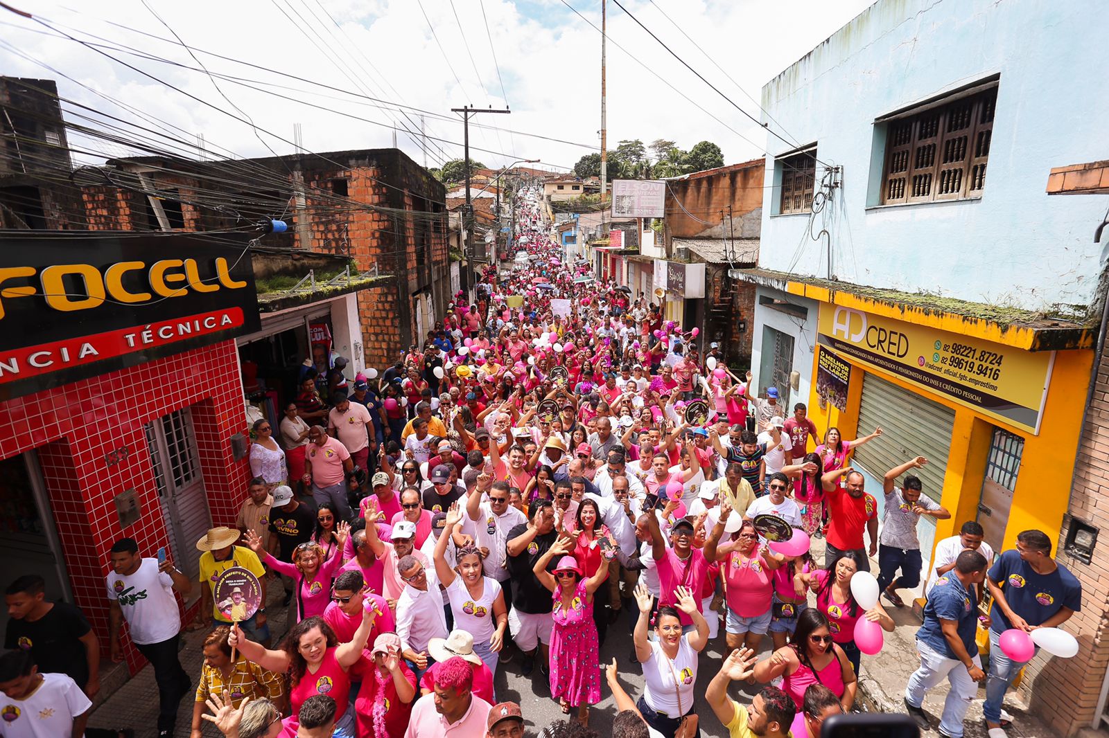 Caminhada de Gabi Gonçalves arrasta multidão pelas ruas de Rio Largo