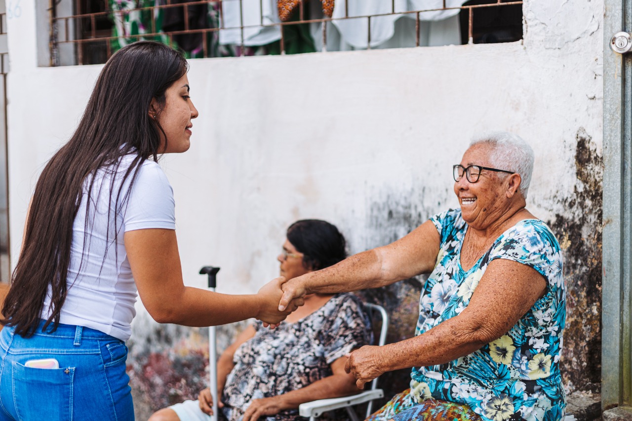 Na busca do voto Gabi Gonçalves é recepcionada em Matriz por lideranças e eleitores