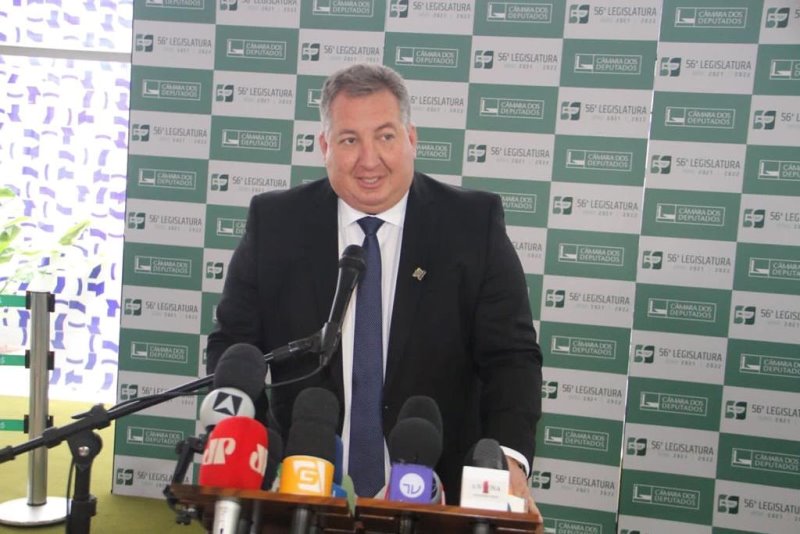 Em Brasília prefeito de AL  concede coletiva à imprensa apontando peleja que gestores têm para obter recursos federais