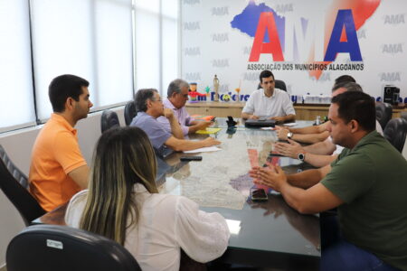 Jorge Dantas participa de reunião na AMA na busca de solução para "Operação Pipa"