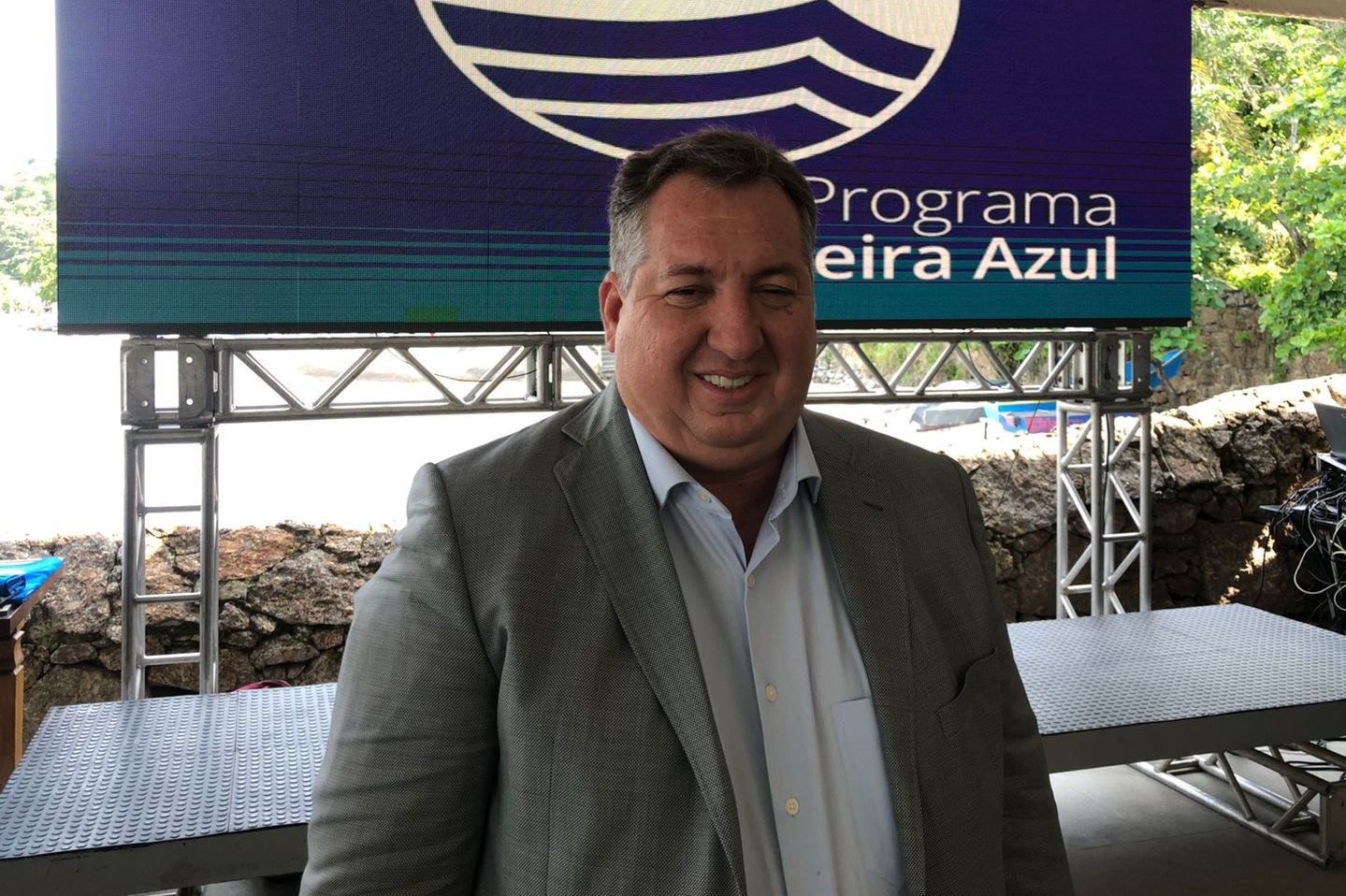 Em Niterói/RJ prefeito alagoano recebe Selo Internacional sobre premiação da Praia do Patacho