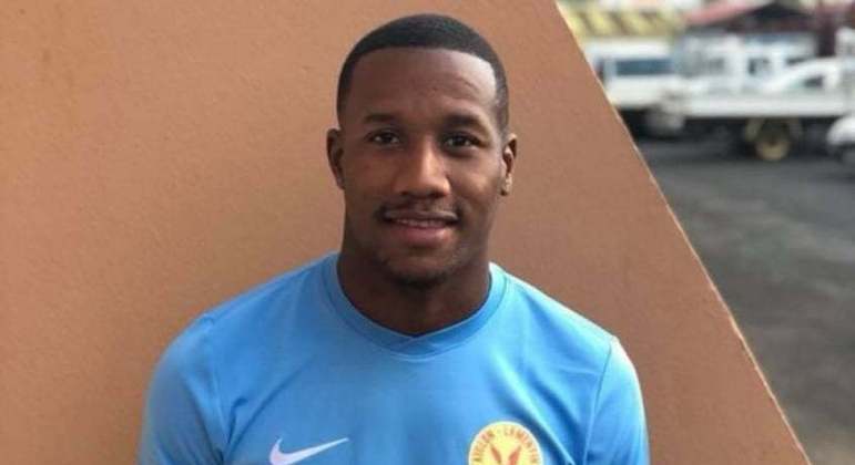 Jogador é preso com 100kg de cocaína ao lado de namorada em aeroporto