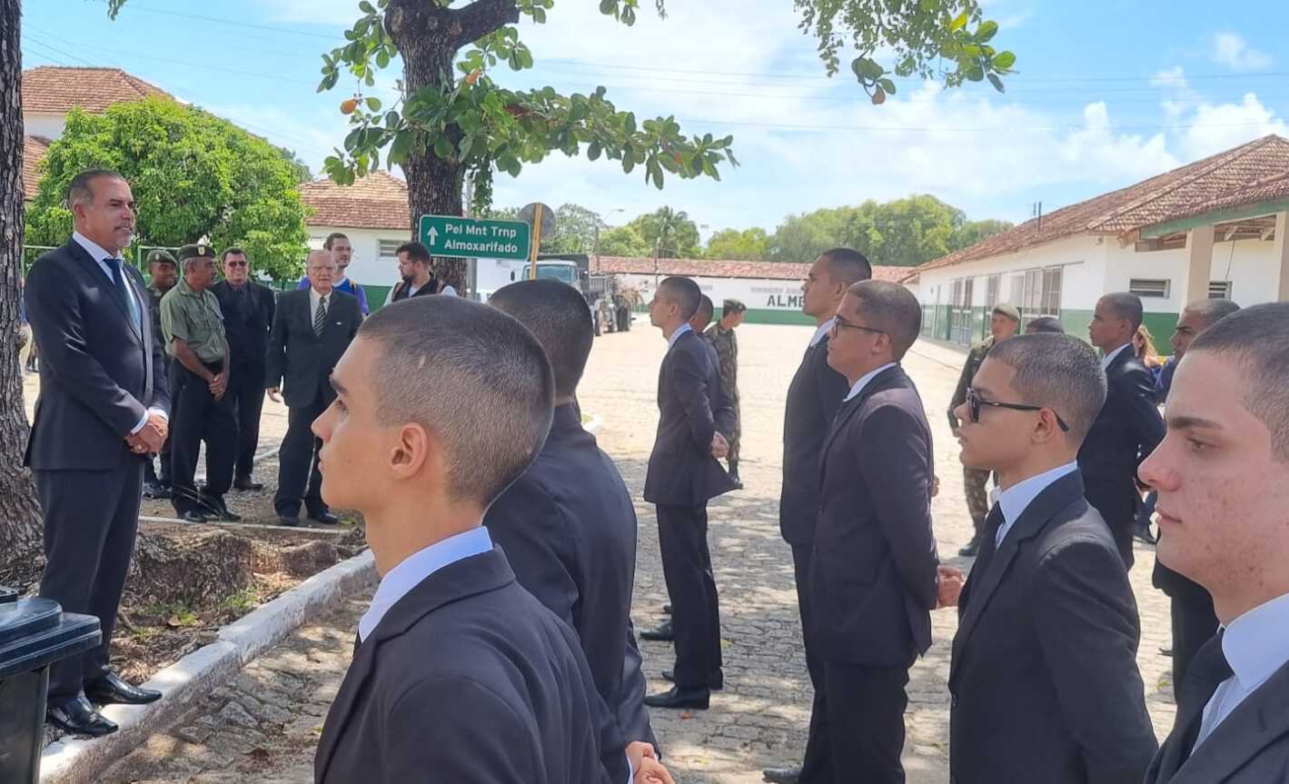 Juiz João Dirceu ministra aula inaugural da formação de oficiais do 59º BIMtz