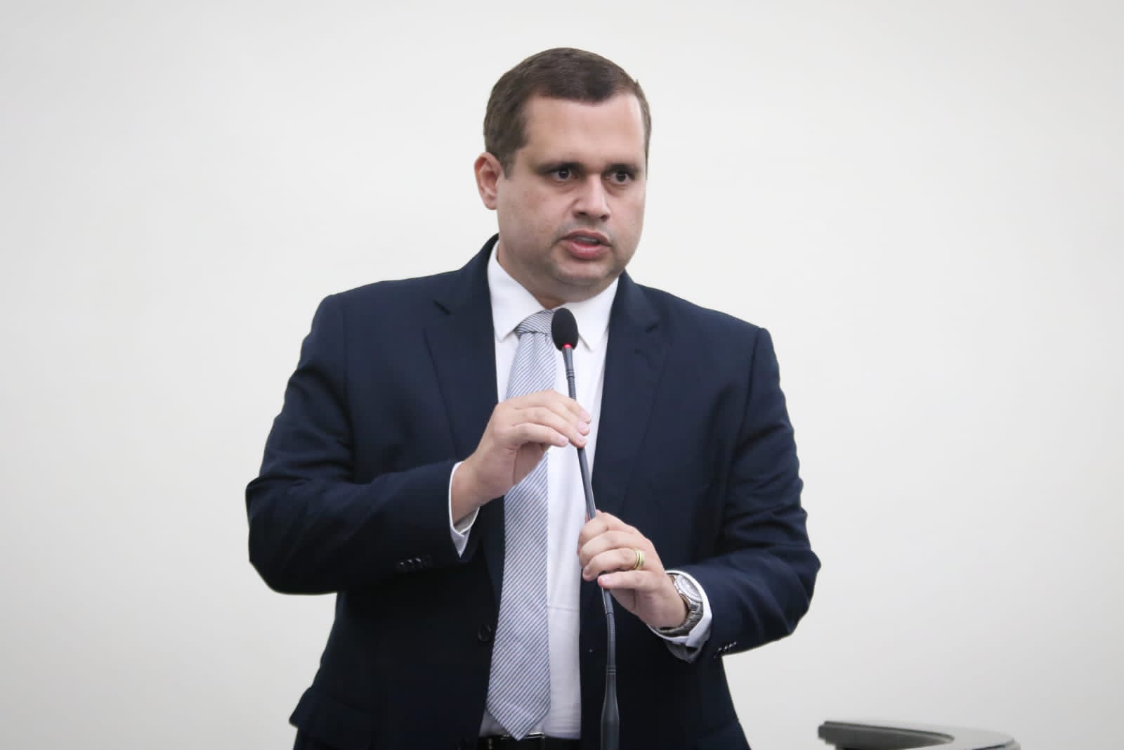 Deputado cobra governo de AL celeridade na distribuição de sementes para os municípios