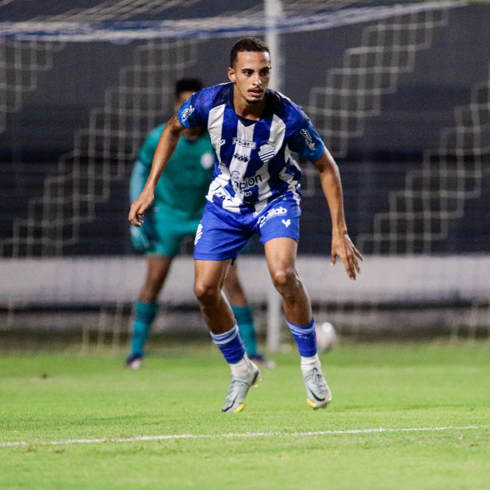 Jovem lateral do CSA, Jeffinho surge como grande promessa no futebol alagoano