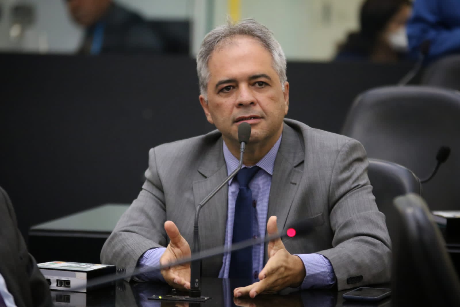 Camelo entra na jogada sugerindo plano de ações da Ronda no Bairro para acobertar escolas públicas