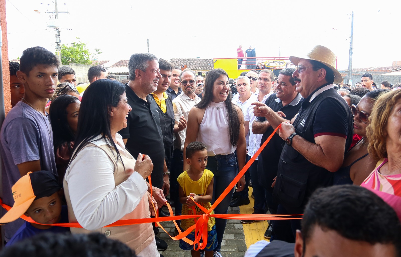 Prefeito GG e presidente da Câmara Federal inauguram moderna escola em R. Largo