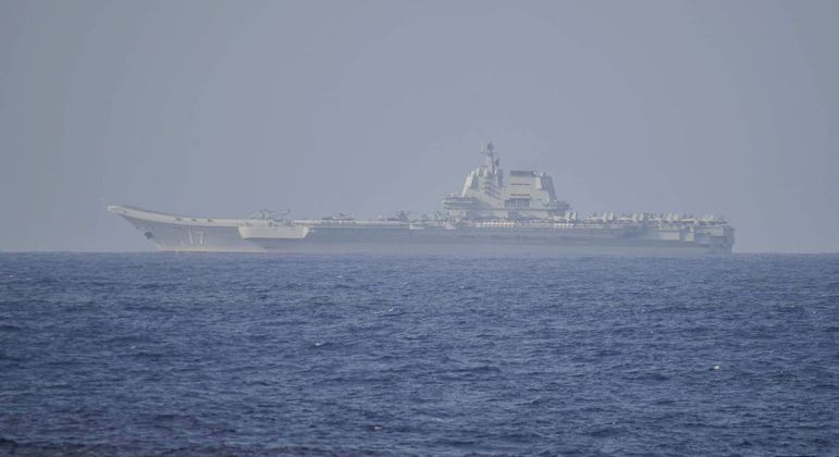 China faz ameaça a Taiwan com helicóptero e 3 navios de guerra próximos à ilha