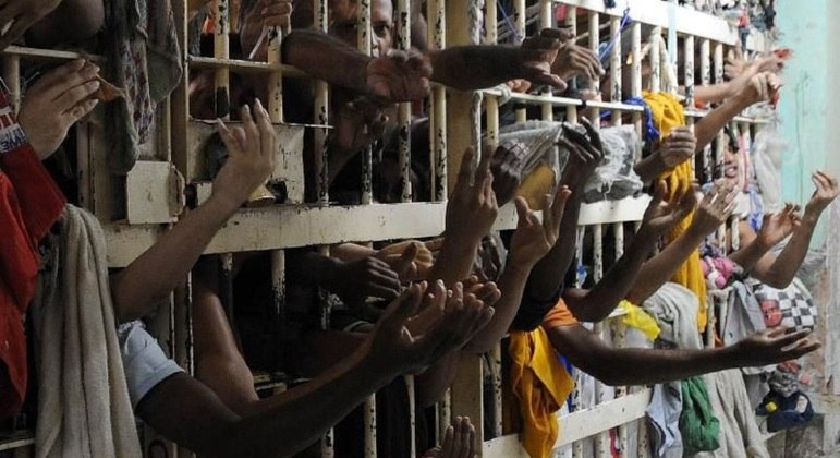 Após medida do STF, OAB diz que advogados continuam com direito a prisão especial