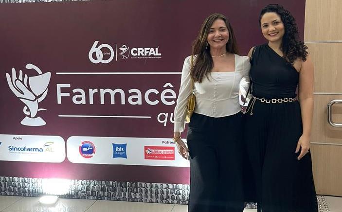 Dia das mães: curso de farmácia une mãe e filha na manipulação, docência e empreendedorismo