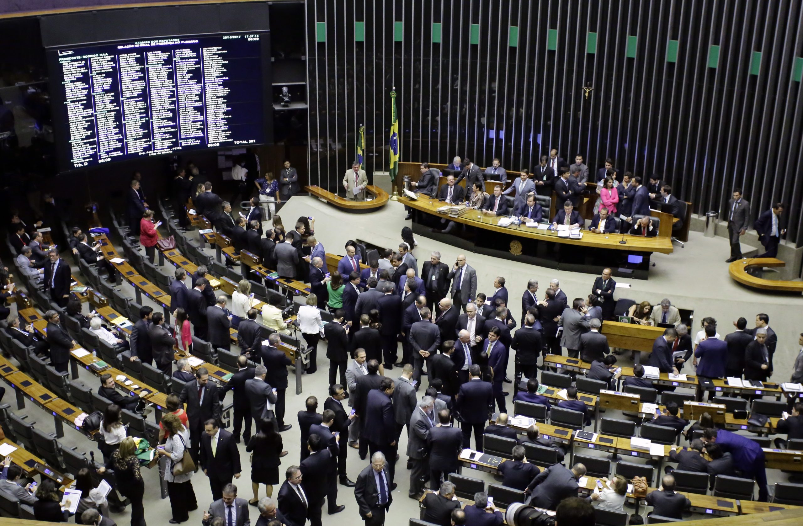 Câmara aprova Projeto de Lei que garante salários iguais para homens e mulheres