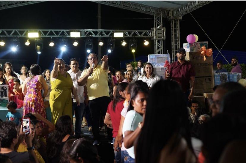 Junqueiro promove grande festa no Dia das Mães sorteando valiosos prêmios em praça pública