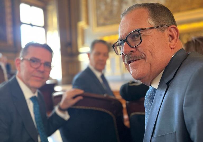 Ministro do STJ, Humberto Martins prestigia grande evento jurídico na capital francesa  