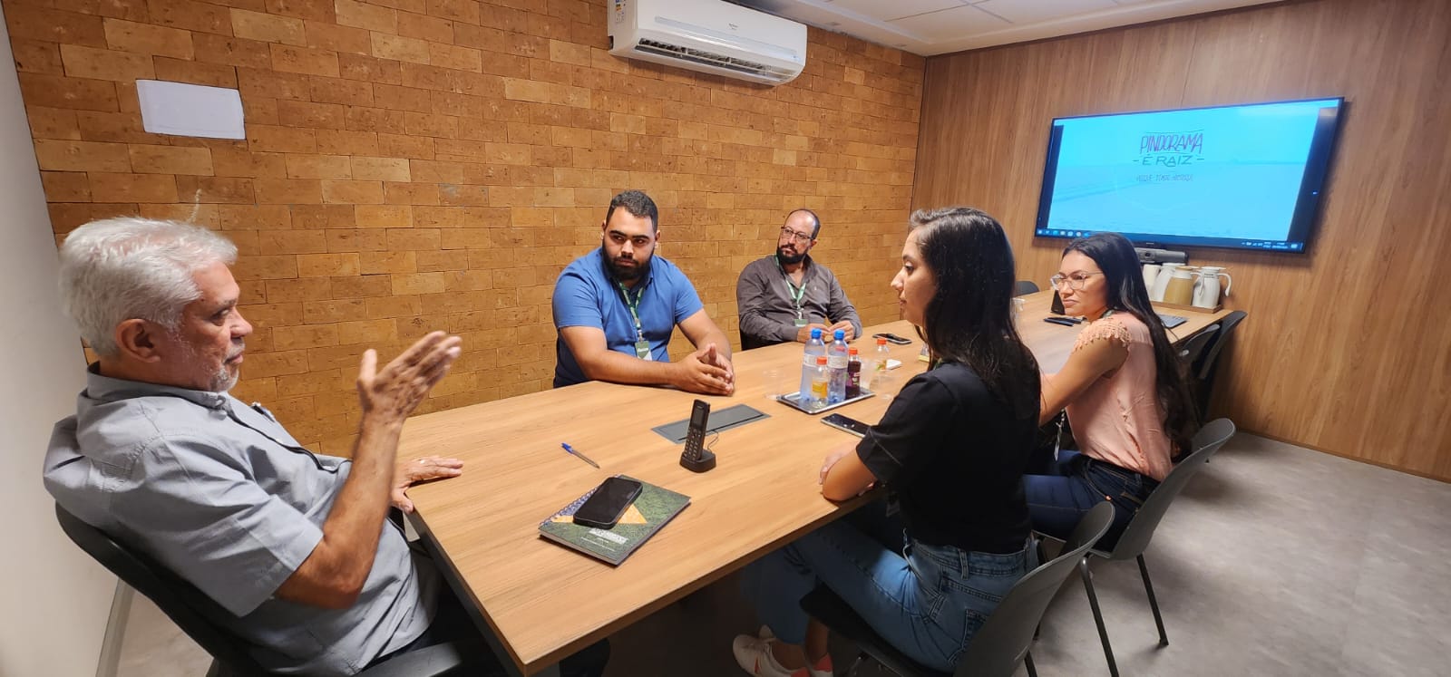 Presidente da Pindorama recebe dirigentes de cooperativa sertaneja, que lida com leite, milho e feijão