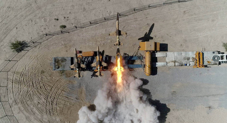 Irã anuncia 'massivo treinamento militar' um dia após EUA atacarem bases dos aiatolás na Síria