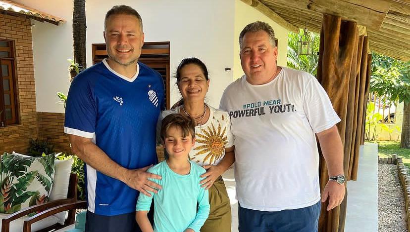 Em Porto de Pedras/AL prefeito recebe ministro para curtir um sábado de praia