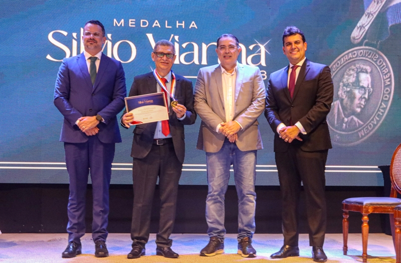 Servidor do Ipaseal é agraciado com honraria concedida pelo governo de AL