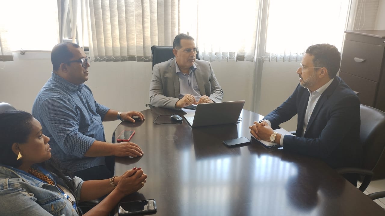 Secretário do Planejamento participa de reunião e visita instalações do Ipaseal Saúde