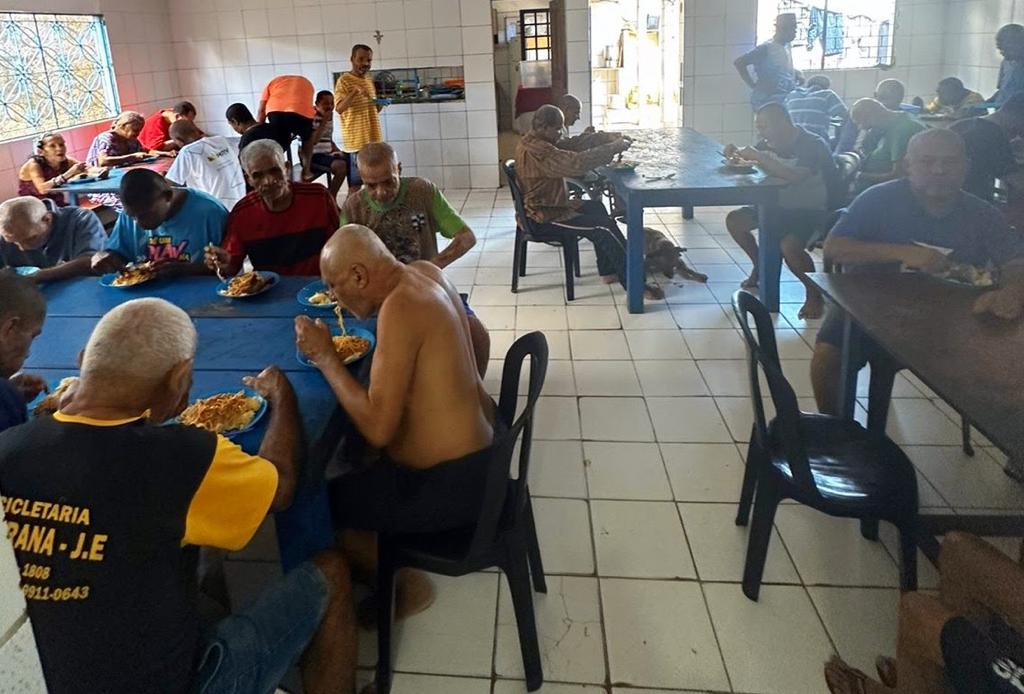 Faça agora um PIX para ajudar entidade que em Maceió cuida de mais de 70 pessoas doentes que estavam abandonadas  