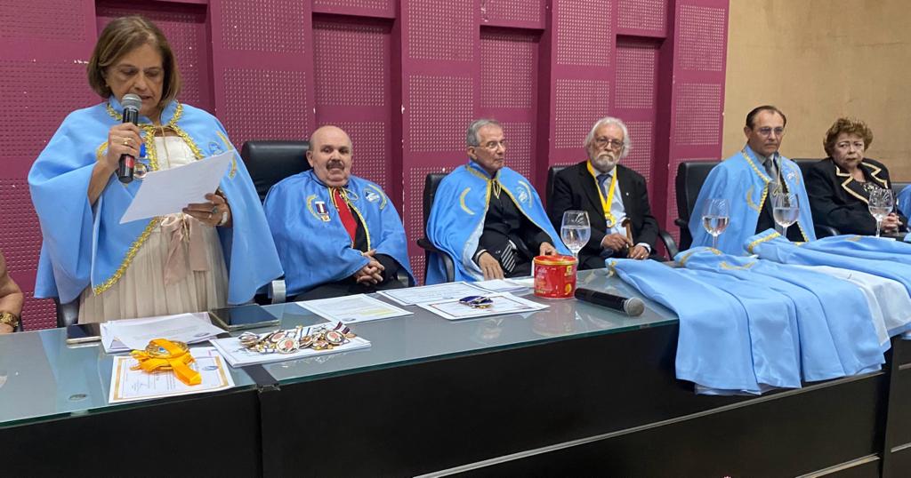 Academia Maceioense de Letras promove uma noite de muitas homenagens