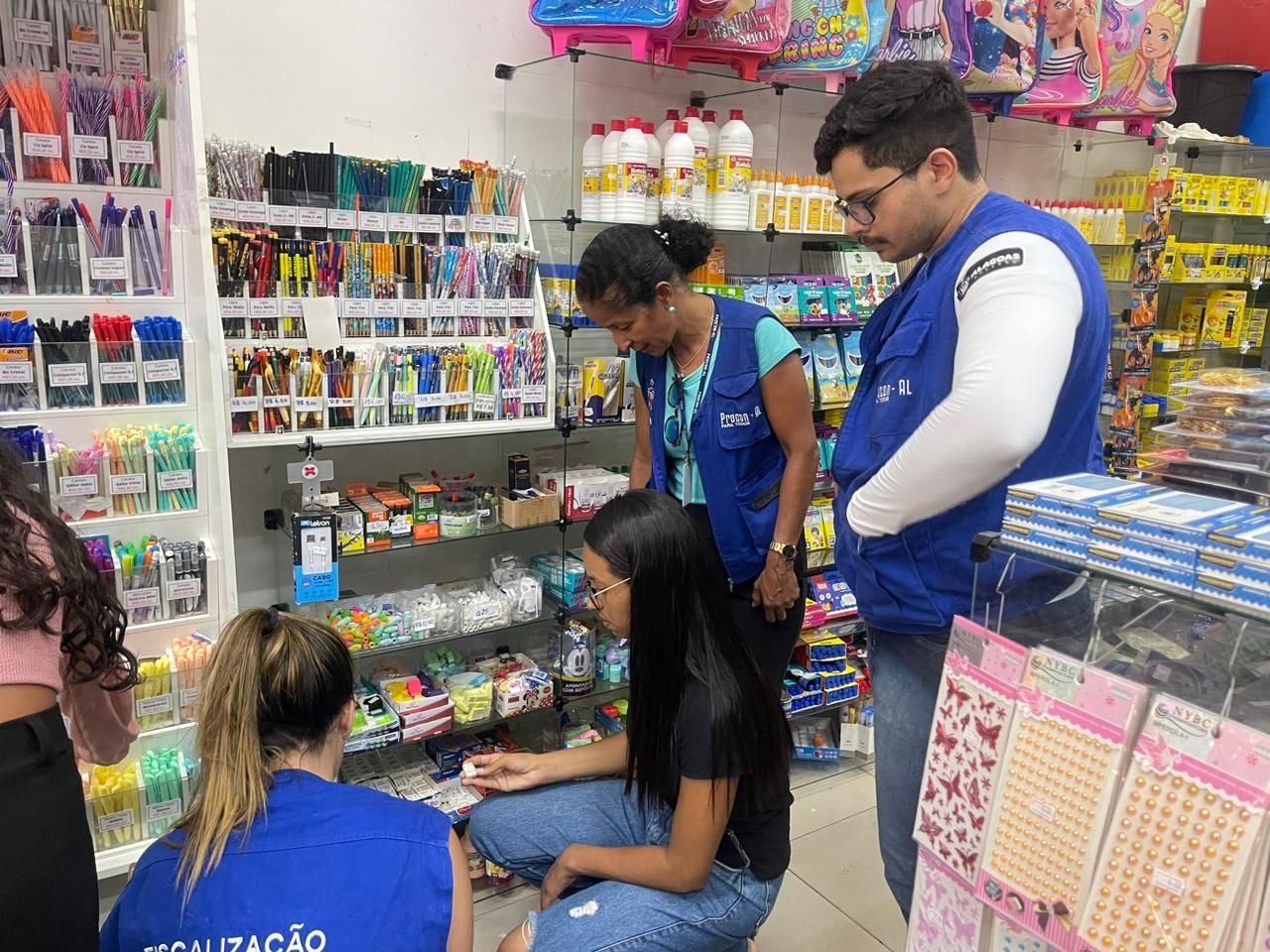 Procon/AL levanta pesquisa em Maceió sobre valores de material escolar e passa dicas para os pais na hora da compra