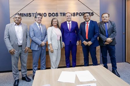 Em Brasília JC, conquista investimentos para Palmeira junto com ministro e senador