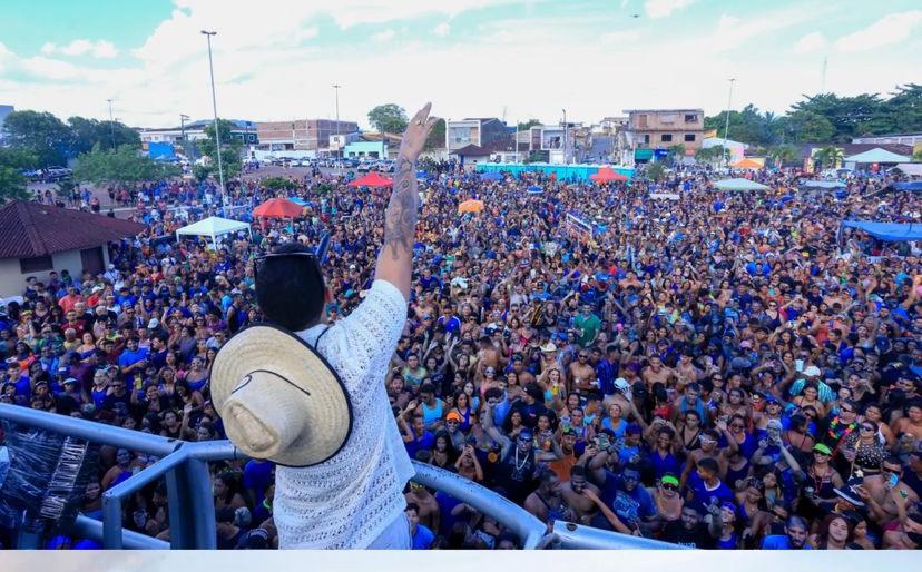 Em Murici, “Tudo Azul” celebra seus 80 anos; festa carnavalesca reúne impressionante número de foliões  